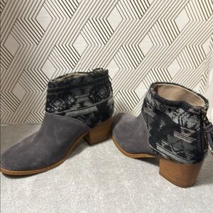 Tom’s Leila boots Gray Ankle Boots with Patterned Design women’s 8.5
